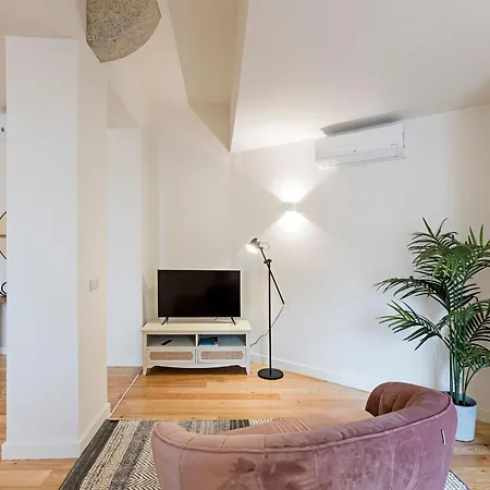 Superb Flat W Balcony And Ac By Lovelystay Oporto