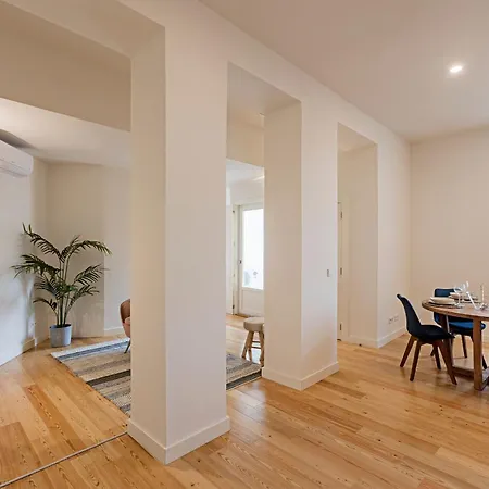 Appartement Superb Flat W Balcony And Ac By Lovelystay