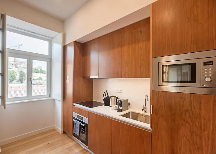 Superb Flat W Balcony And Ac By Lovelystay