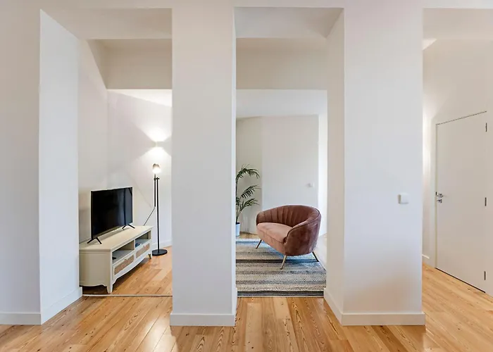 Superb Flat W Balcony And Ac By Lovelystay *