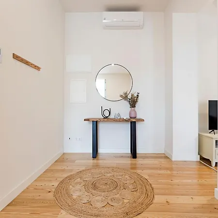 Superb Flat W Balcony And Ac By Lovelystay Porto