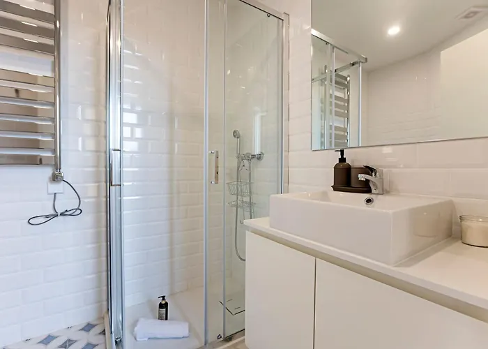 Superb Flat W Balcony And Ac By Lovelystay * Porto