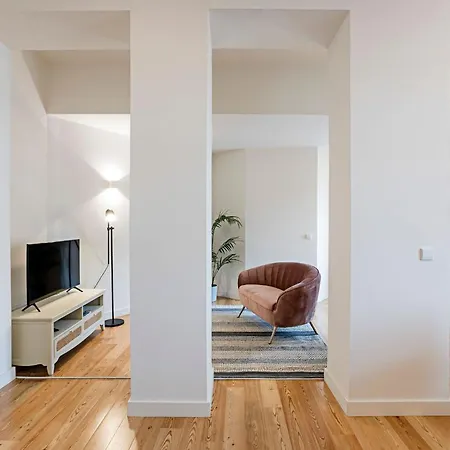 Superb Flat W Balcony And Ac By Lovelystay *